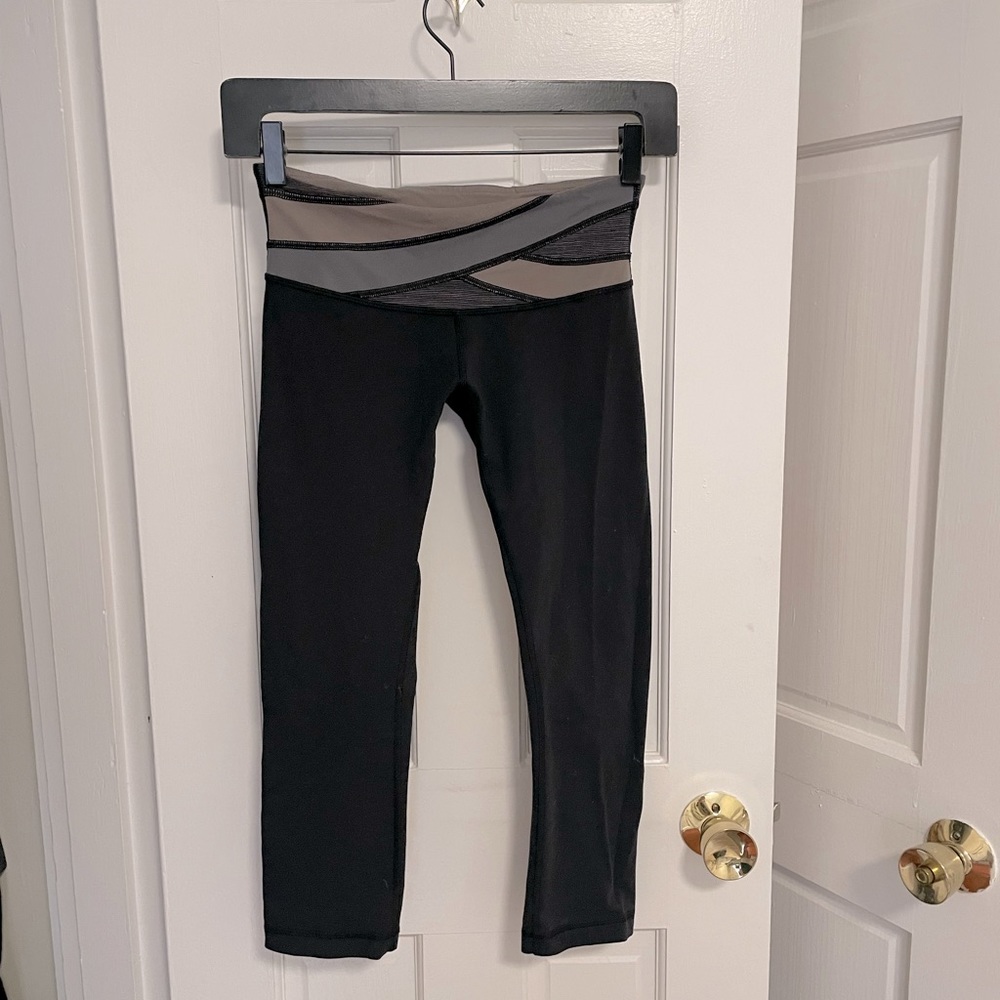 Lululemon Cropped Legging with Patterned Waistband